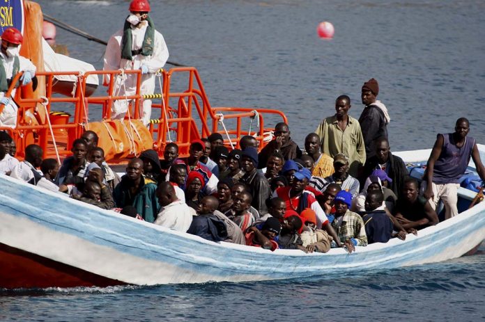 Tukstantis nelegaliu migrantu pasieke Ispanijos Kanaru salas